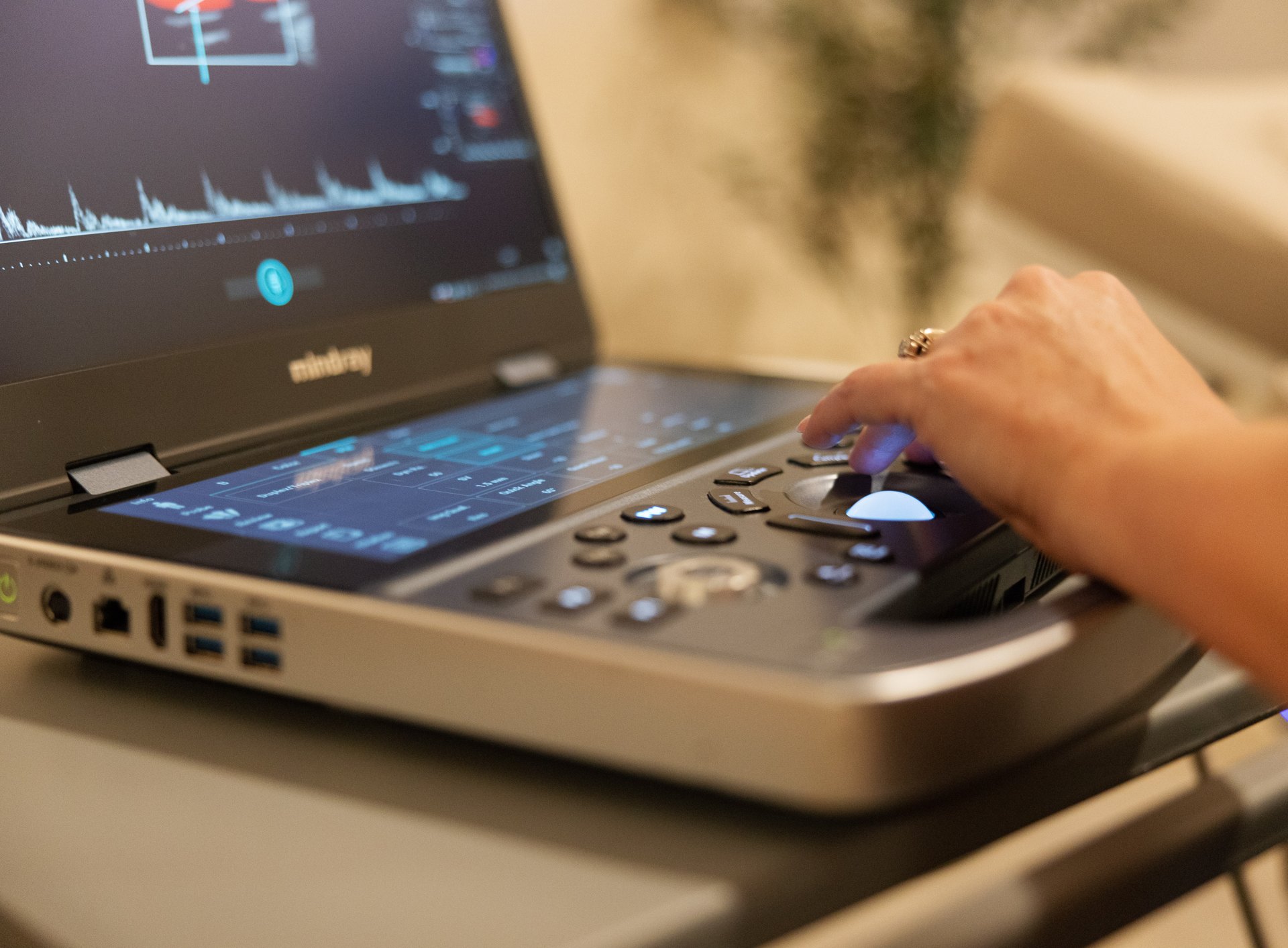 Natalie adjusting settings on the ultrasound scanner during a soft tissue study